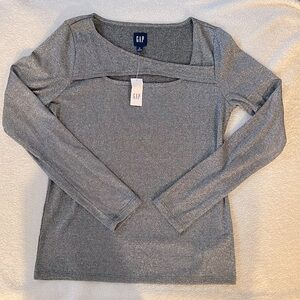 Gap shirt with a little keyhole detail